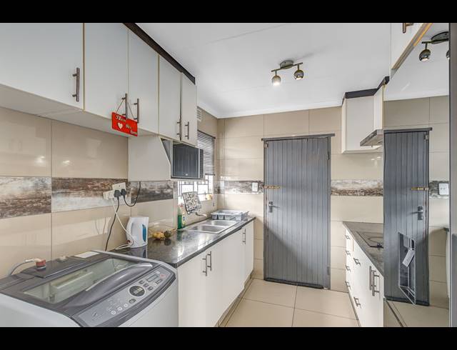 4 BEDROOM FREEHOLD FOR SALE IN COSMO CITY